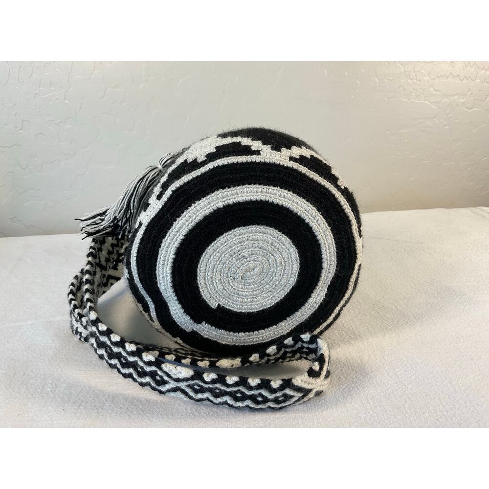 Handmade Wayuu Mochila Crossbody Bucket Bag Black White Crochet Woven Tassel - Picture 5 of 11